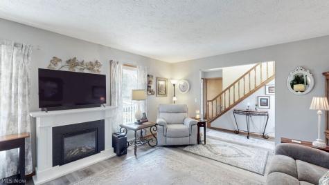 1067 Mohawk Trail SW Hartville OH 44632