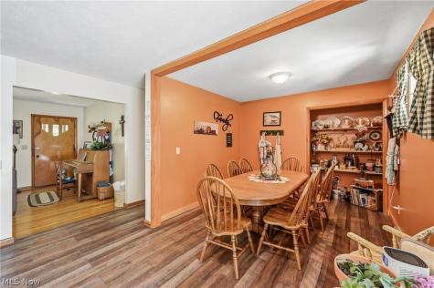 6127 Columbus Road NE Louisville OH 44641
