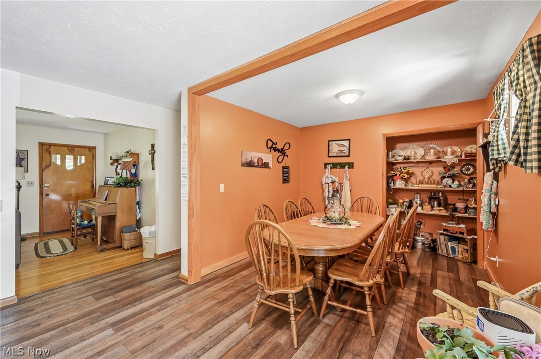 6127 Columbus Road NE Louisville OH 44641