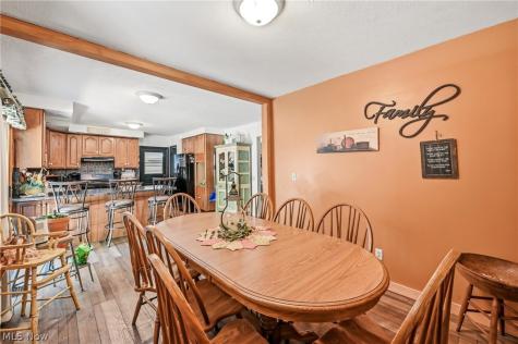 6127 Columbus Road NE Louisville OH 44641