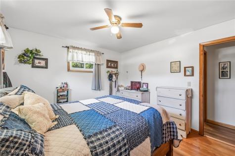 6127 Columbus Road NE Louisville OH 44641