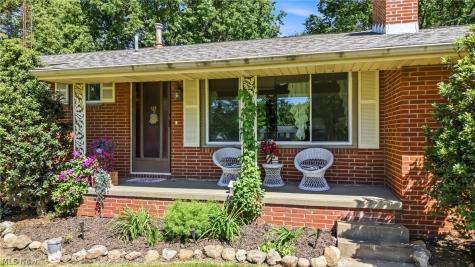 6127 Columbus Road NE Louisville OH 44641