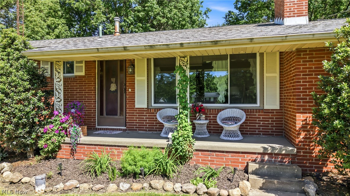 6127 Columbus Road NE Louisville OH 44641