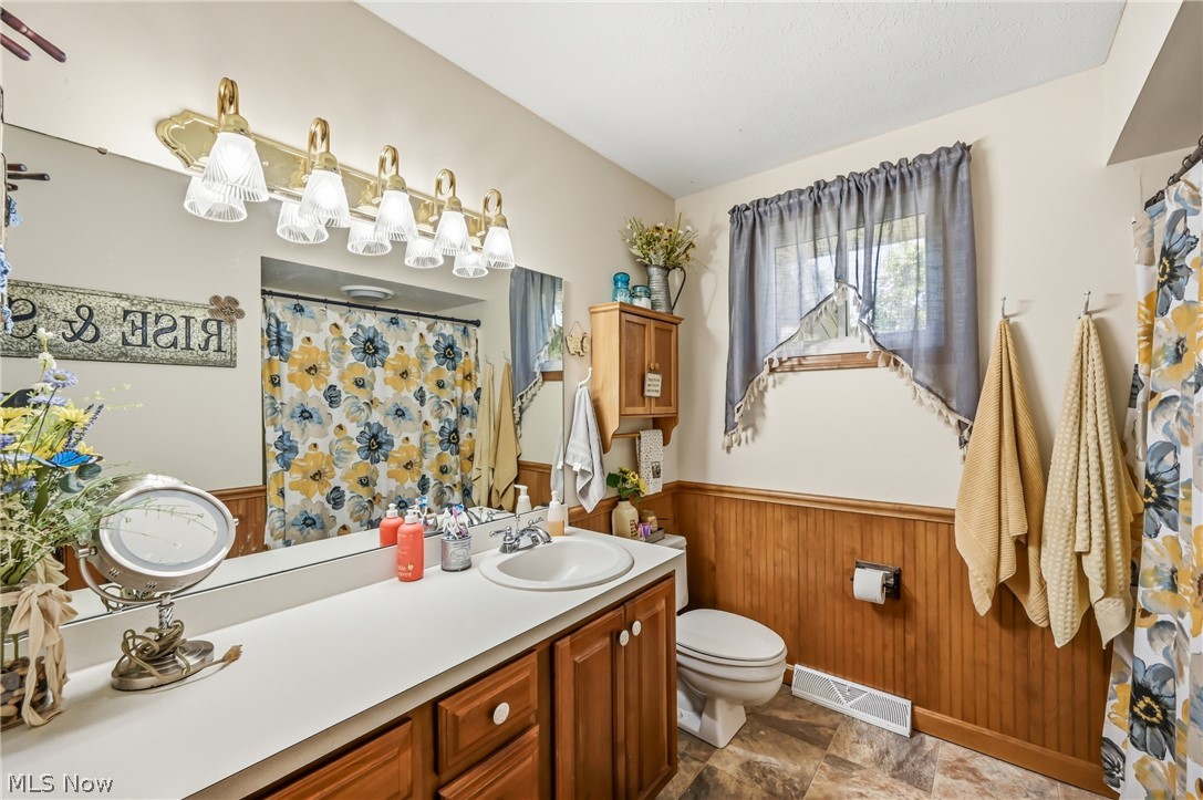 6127 Columbus Road NE Louisville OH 44641