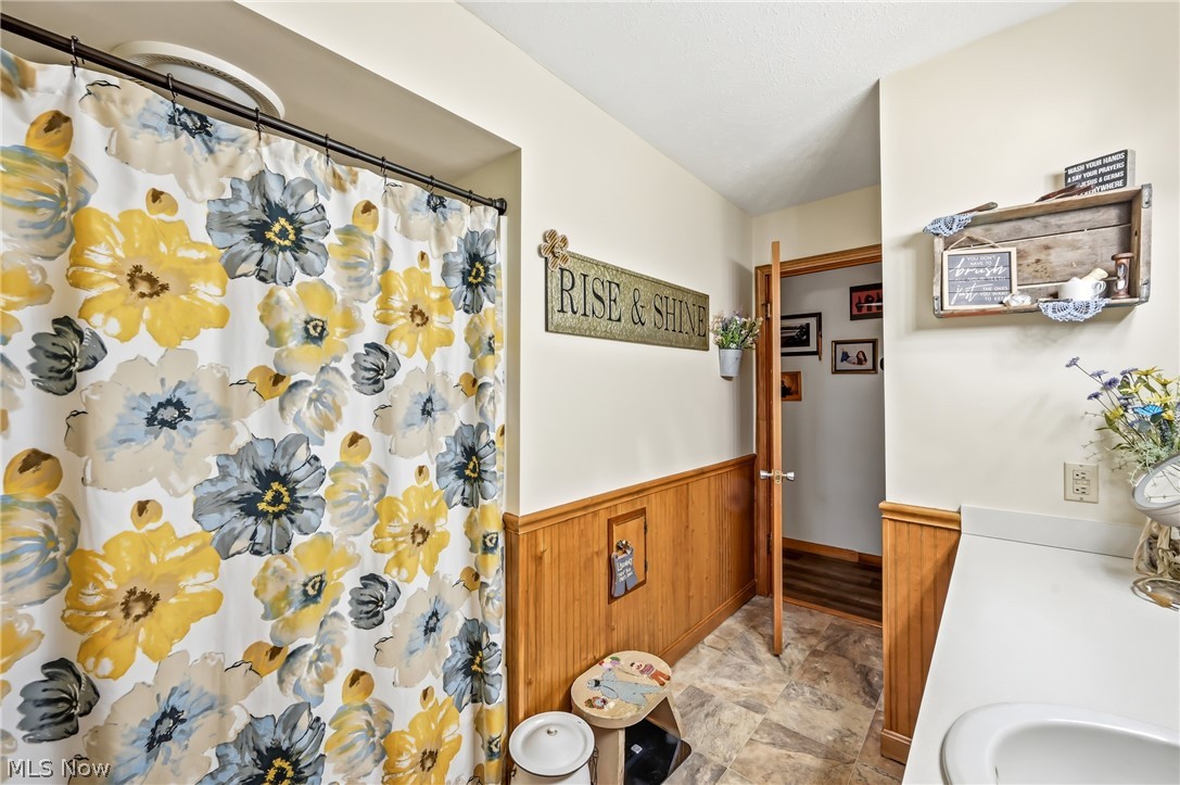 6127 Columbus Road NE Louisville OH 44641