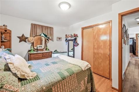 6127 Columbus Road NE Louisville OH 44641