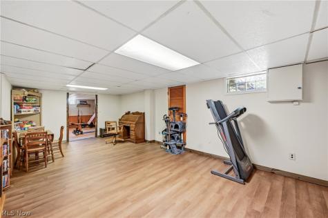 6127 Columbus Road NE Louisville OH 44641