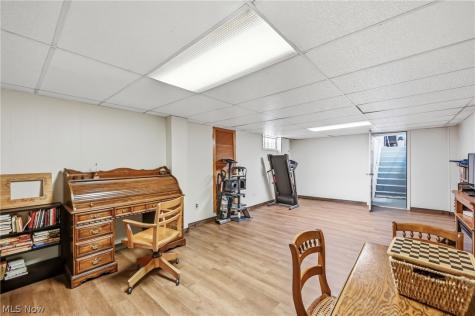 6127 Columbus Road NE Louisville OH 44641