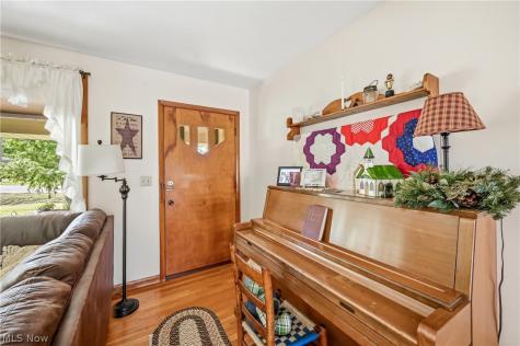 6127 Columbus Road NE Louisville OH 44641