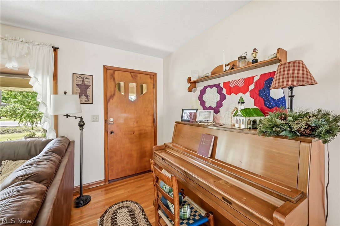 6127 Columbus Road NE Louisville OH 44641