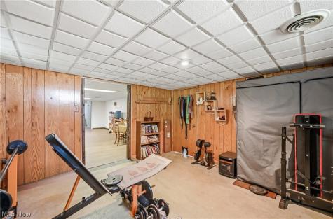 6127 Columbus Road NE Louisville OH 44641
