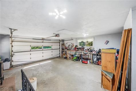 6127 Columbus Road NE Louisville OH 44641