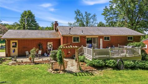 6127 Columbus Road NE Louisville OH 44641