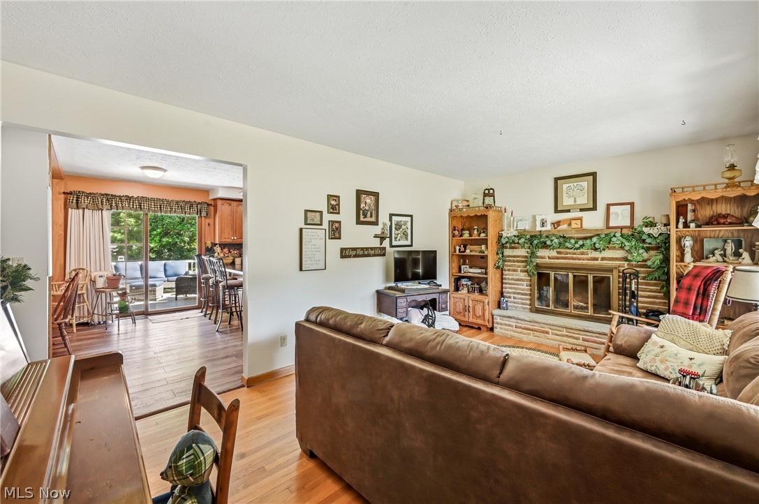 6127 Columbus Road NE Louisville OH 44641