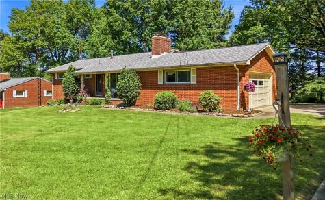 6127 Columbus Road NE Louisville OH 44641