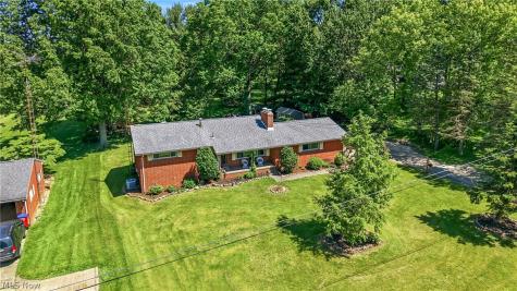 6127 Columbus Road NE Louisville OH 44641