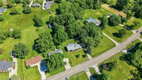 6127 Columbus Road NE Louisville OH 44641