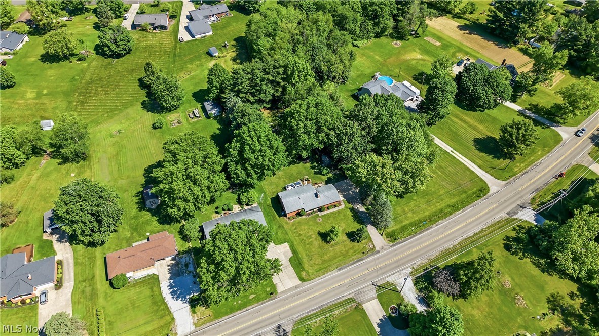 6127 Columbus Road NE Louisville OH 44641