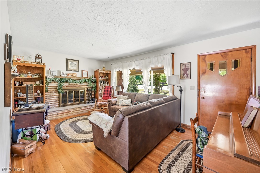 6127 Columbus Road NE Louisville OH 44641