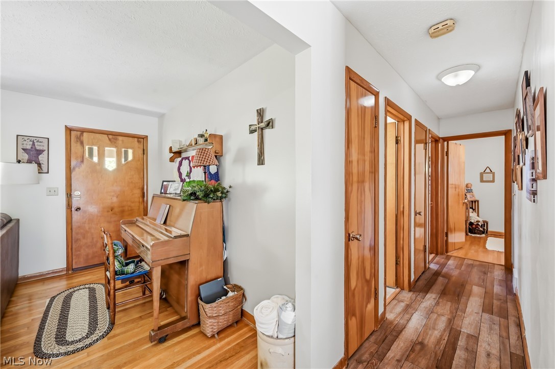 6127 Columbus Road NE Louisville OH 44641