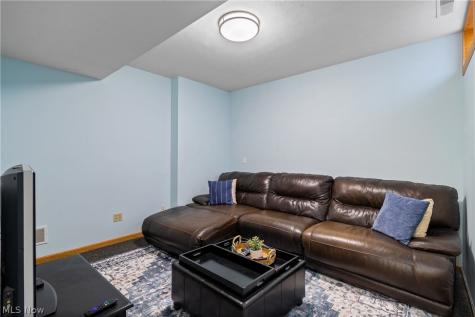 10689 Cleveland Avenue NW Uniontown OH 44685