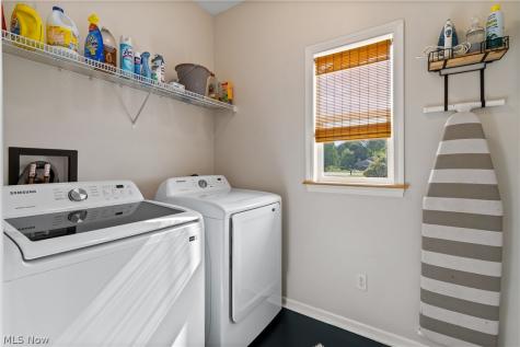 10689 Cleveland Avenue NW Uniontown OH 44685