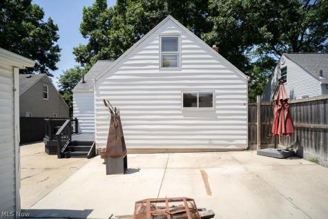 1853 Evergreen Avenue Akron OH 44301