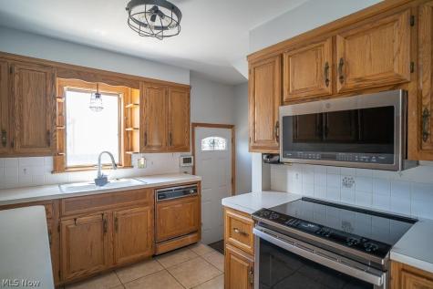 1853 Evergreen Avenue Akron OH 44301