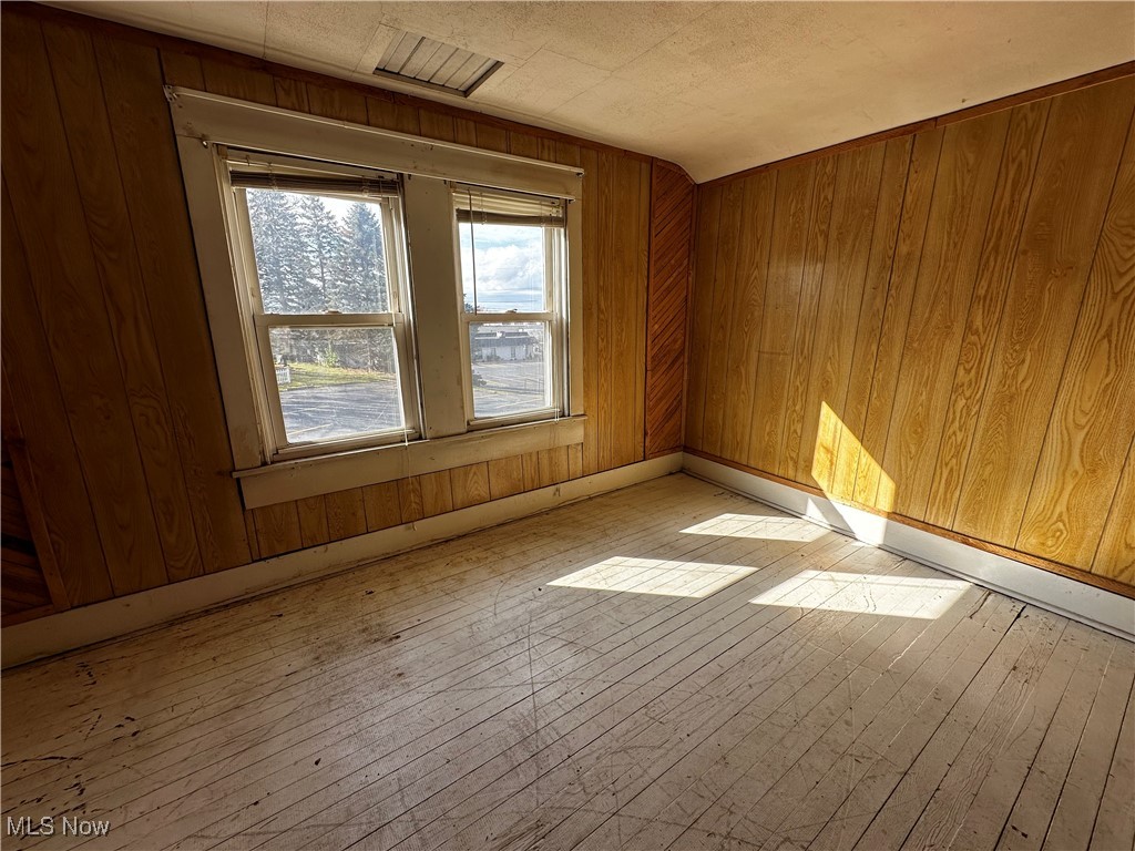 240 E Maple Street Hartville OH 44632