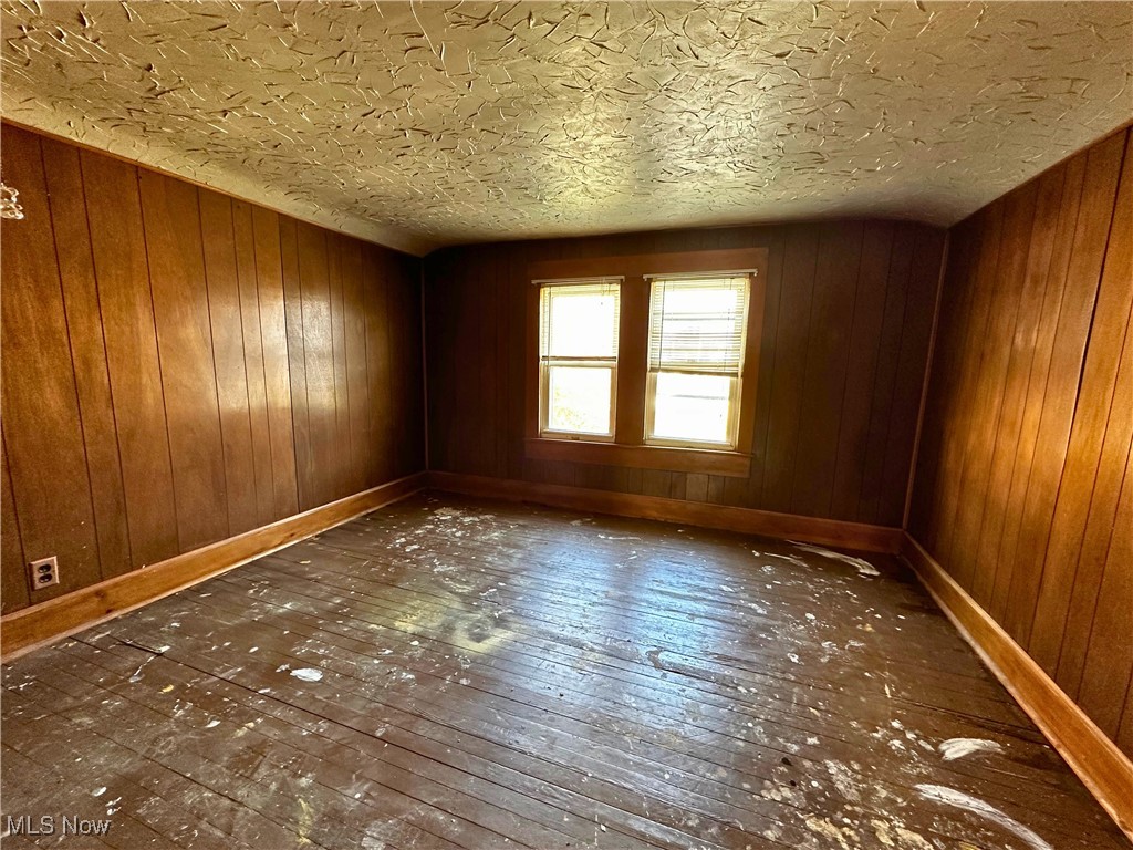 240 E Maple Street Hartville OH 44632