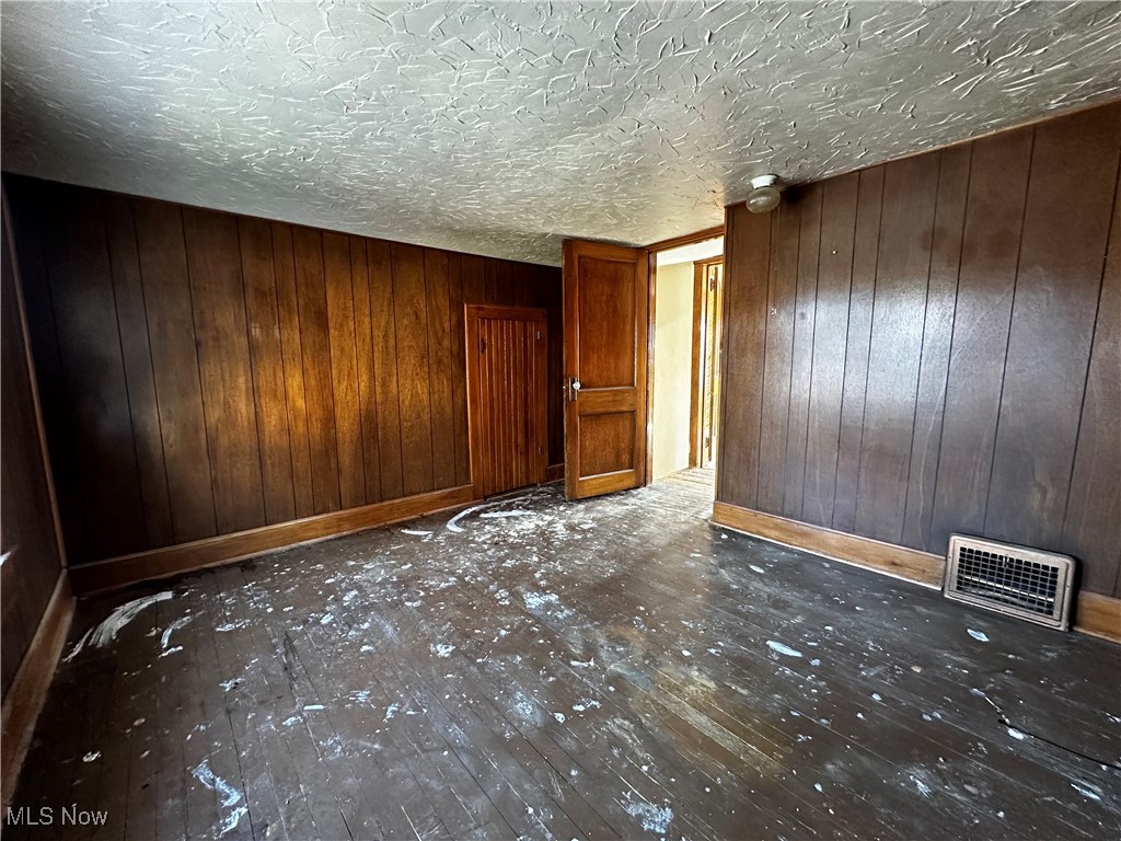 240 E Maple Street Hartville OH 44632