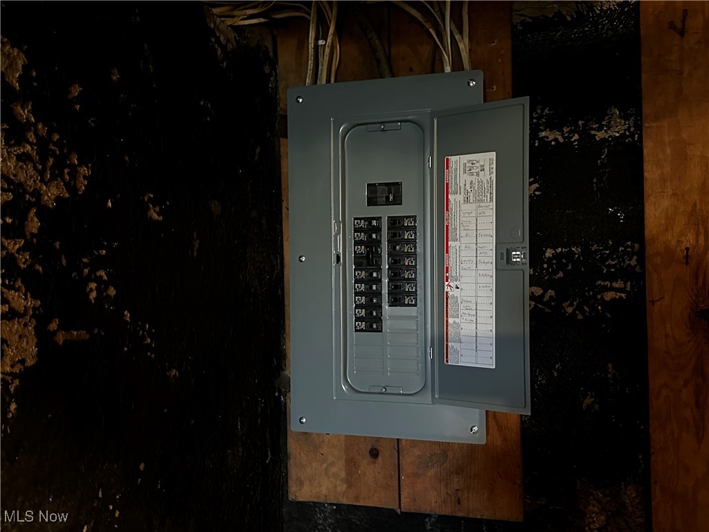 240 E Maple Street Hartville OH 44632