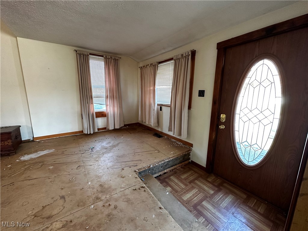 240 E Maple Street Hartville OH 44632