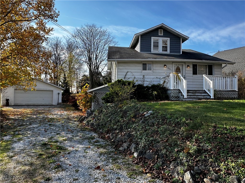 240 E Maple Street Hartville OH 44632