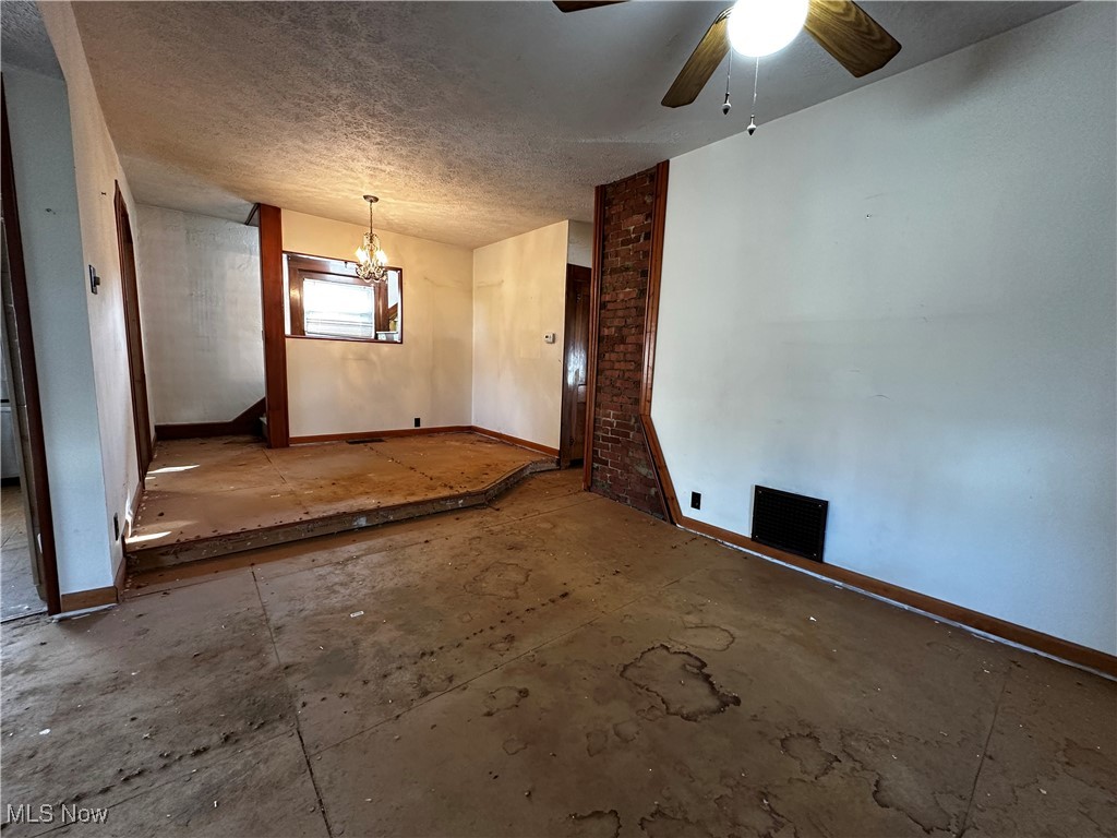 240 E Maple Street Hartville OH 44632