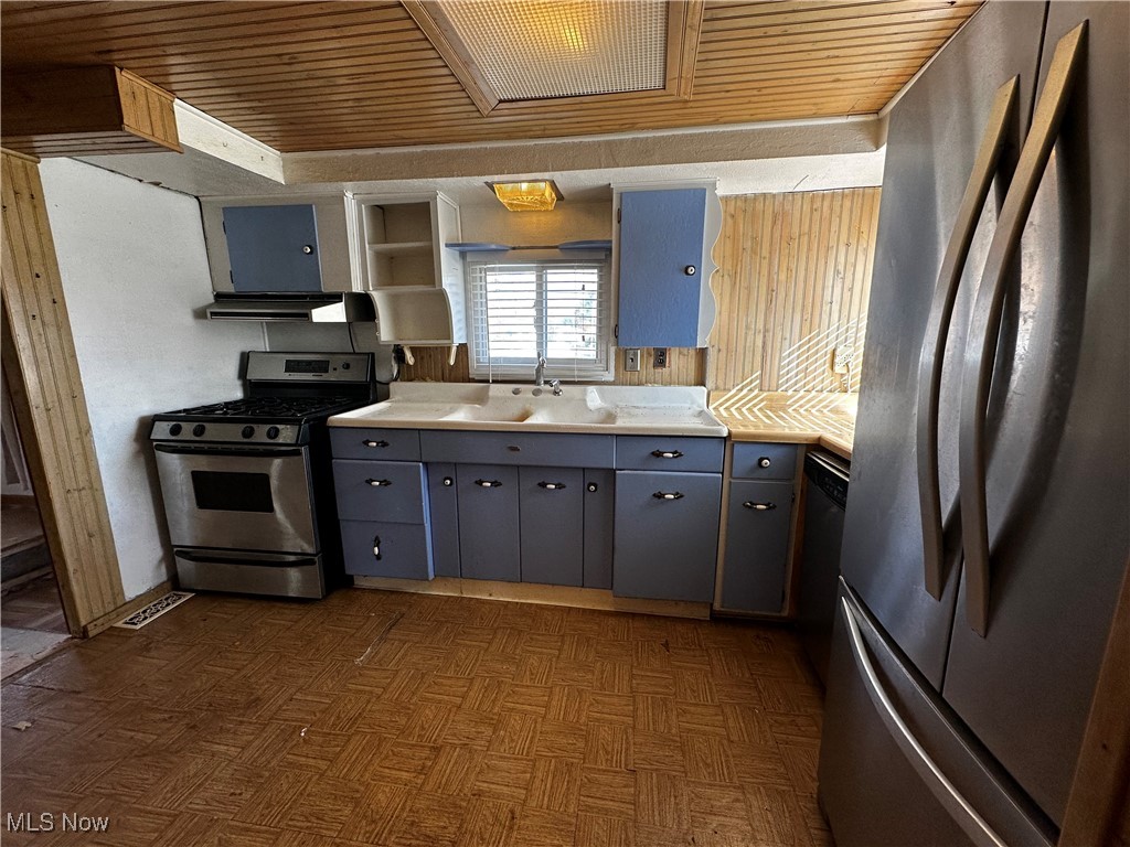 240 E Maple Street Hartville OH 44632