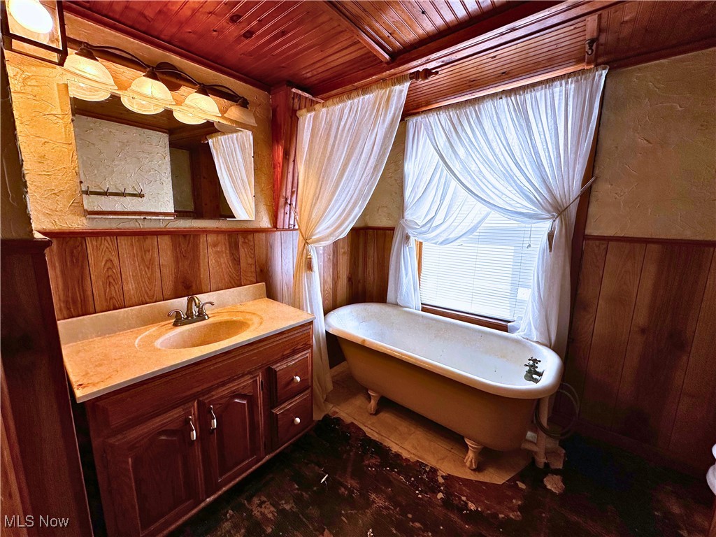 240 E Maple Street Hartville OH 44632