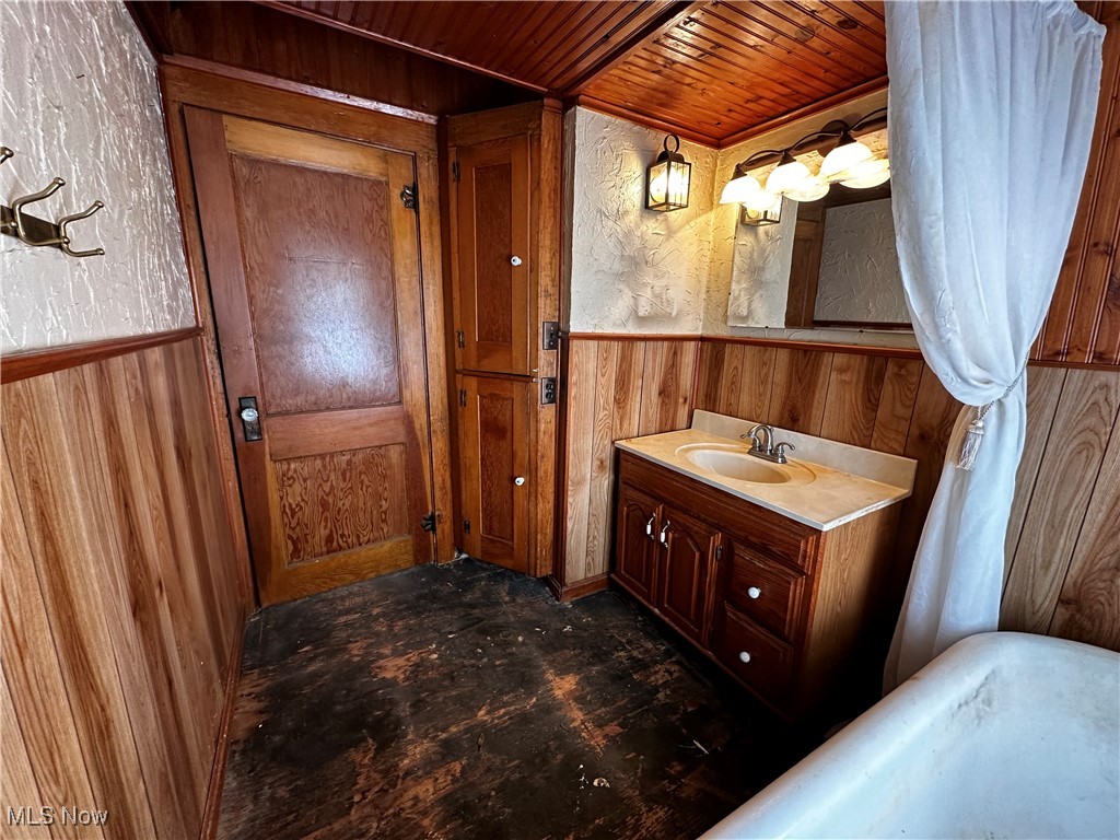 240 E Maple Street Hartville OH 44632