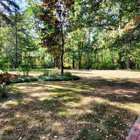 6958 Chapel Hill Drive Brecksville OH 44141