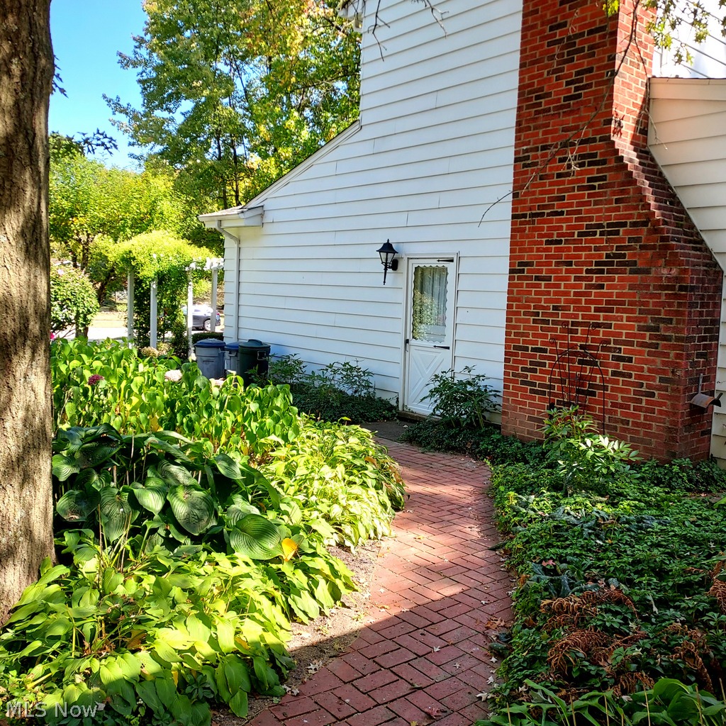 6958 Chapel Hill Drive Brecksville OH 44141