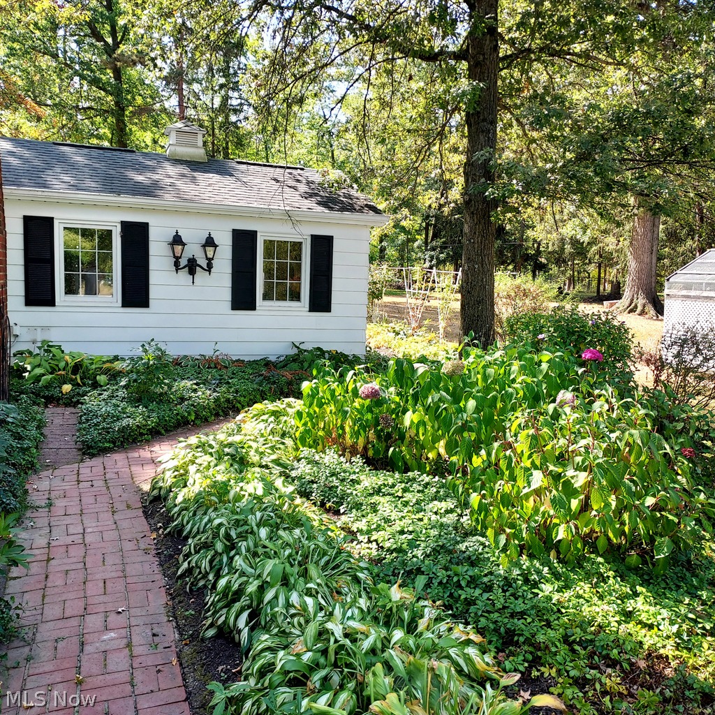 6958 Chapel Hill Drive Brecksville OH 44141