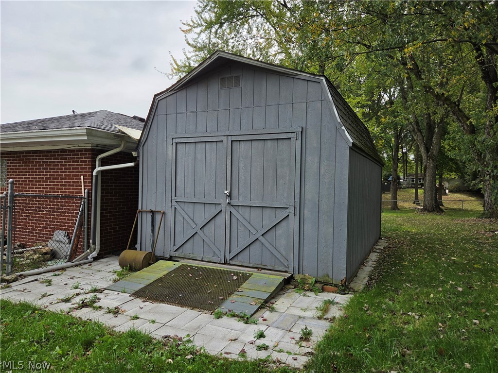 1367 North Road NE Warren OH 44483
