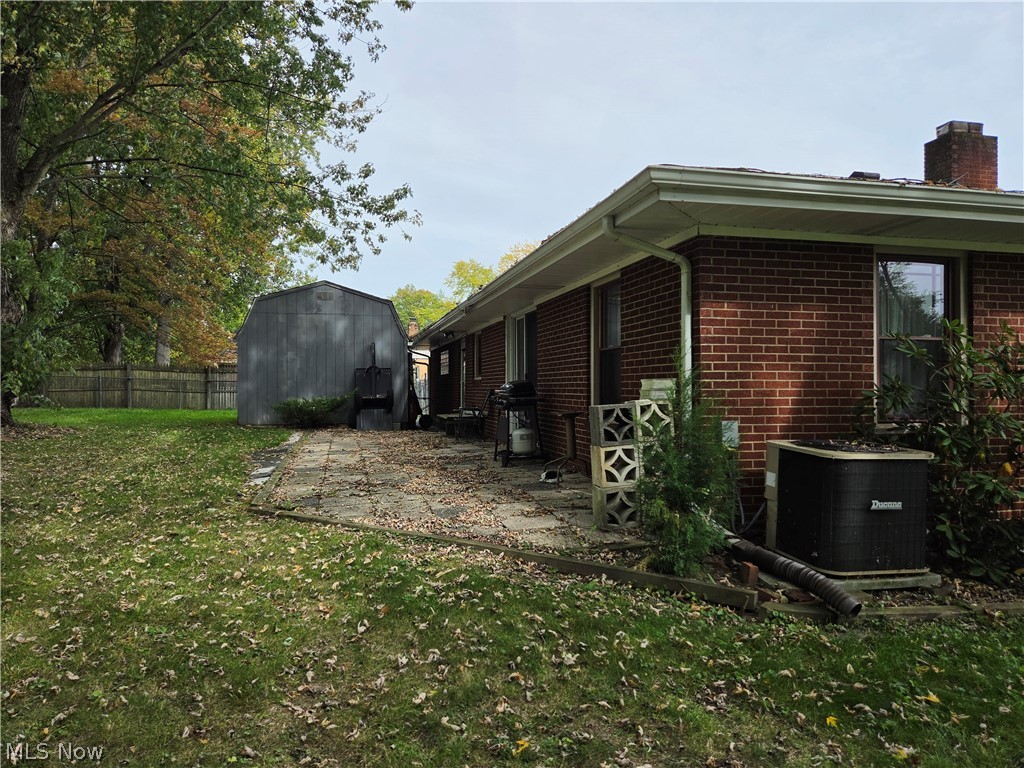 1367 North Road NE Warren OH 44483