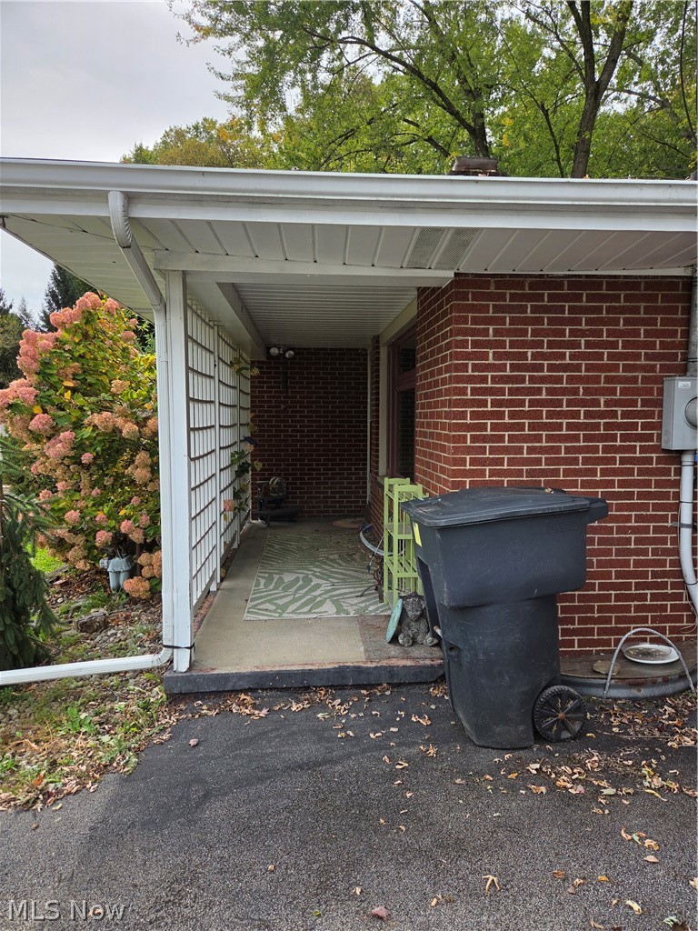1367 North Road NE Warren OH 44483