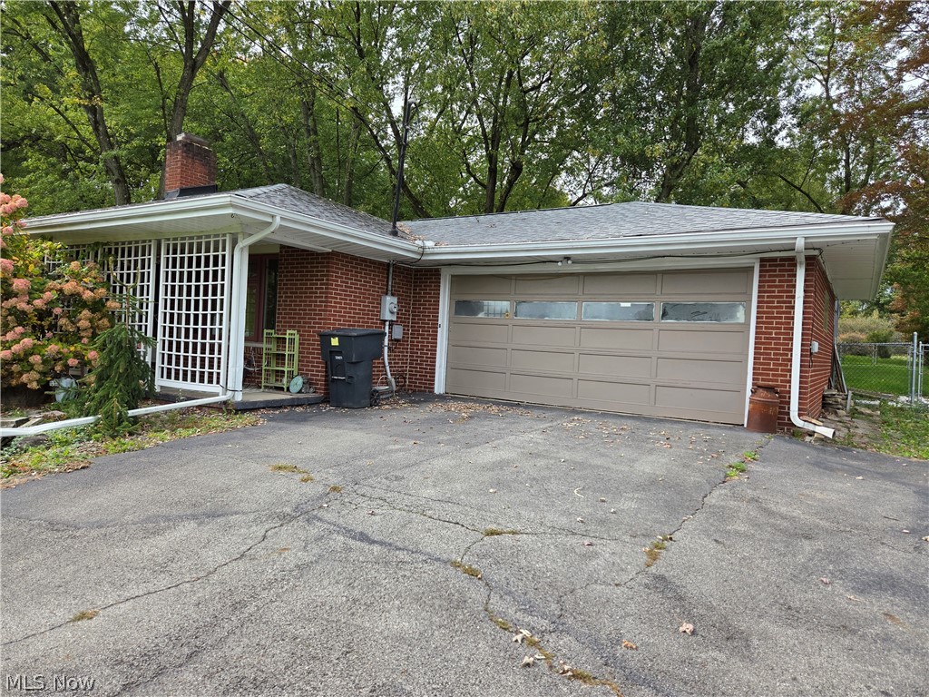 1367 North Road NE Warren OH 44483