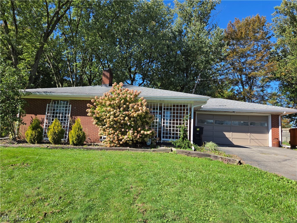 1367 North Road NE Warren OH 44483