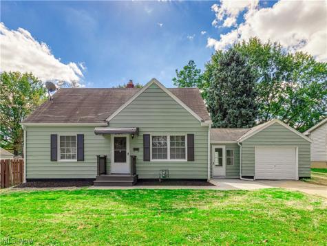 1064 Ray Street Akron OH 44306