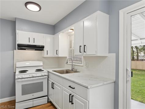 1064 Ray Street Akron OH 44306