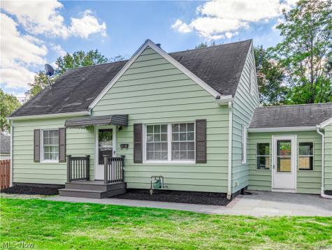 1064 Ray Street Akron OH 44306