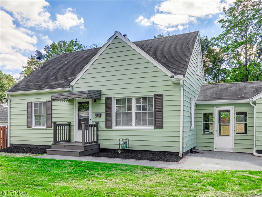 1064 Ray Street Akron OH 44306